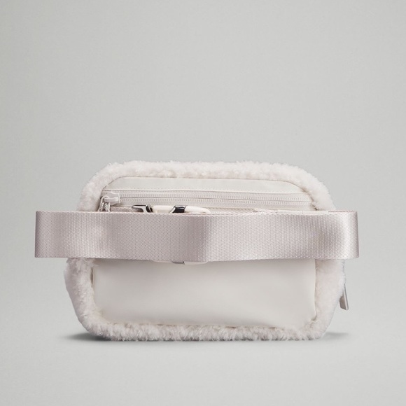 NWT Lululemon New Year Everywhere Belt Bag Fleece - Picture 5 of 9